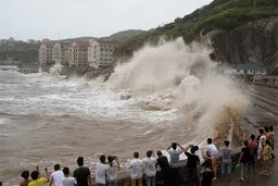 台风“巴威”两次登陆浙江沿海 中东部迎大范围强降水